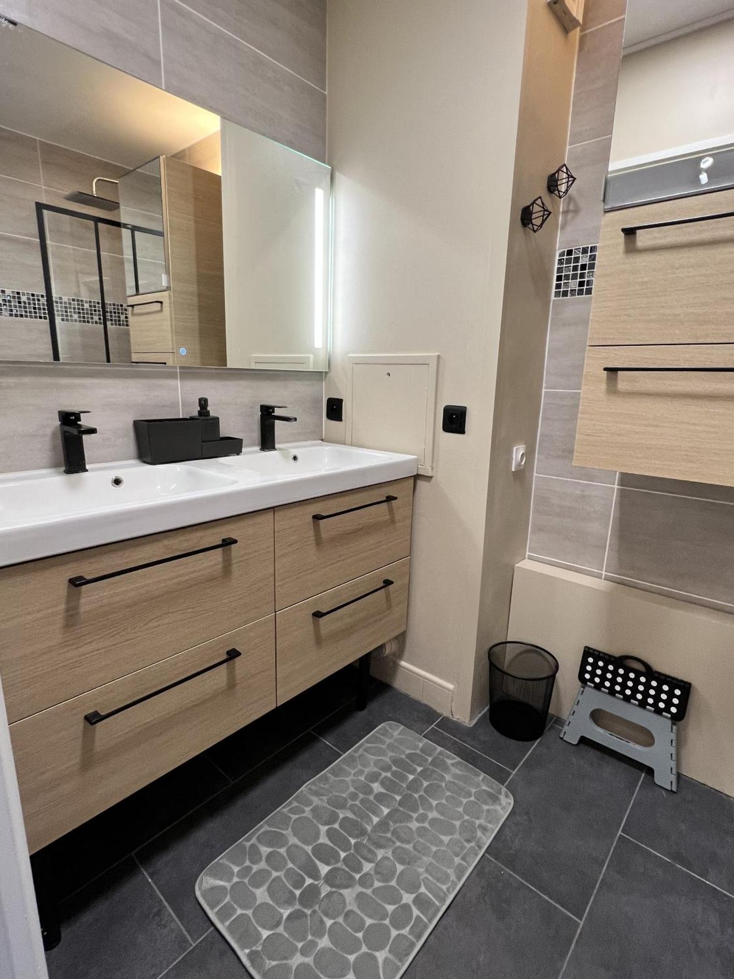 Appartement Familial Pour 6 Adultes Et 5 Enfants A 10 Min De Disney Bailly-Romainvilliers Eksteriør billede